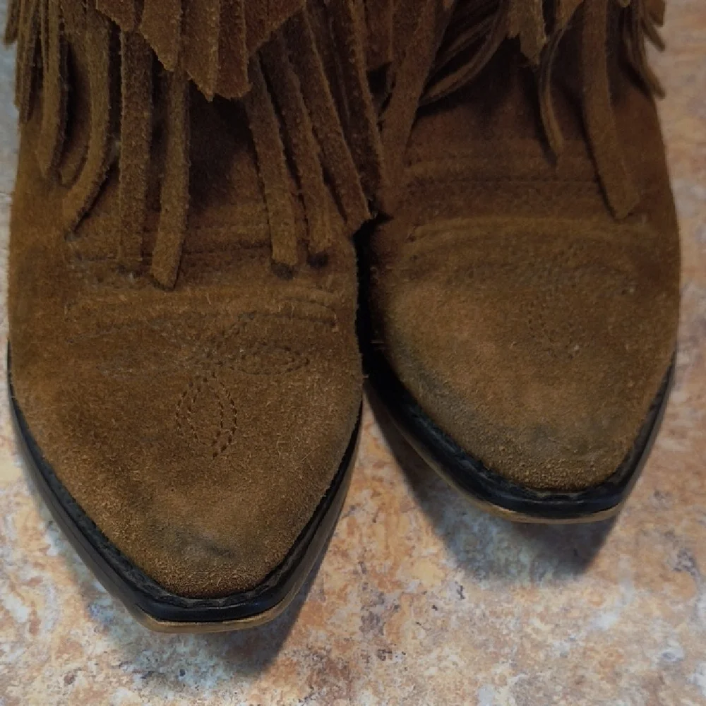 Shyanne Fringe Suede Boots GUC Sz 11